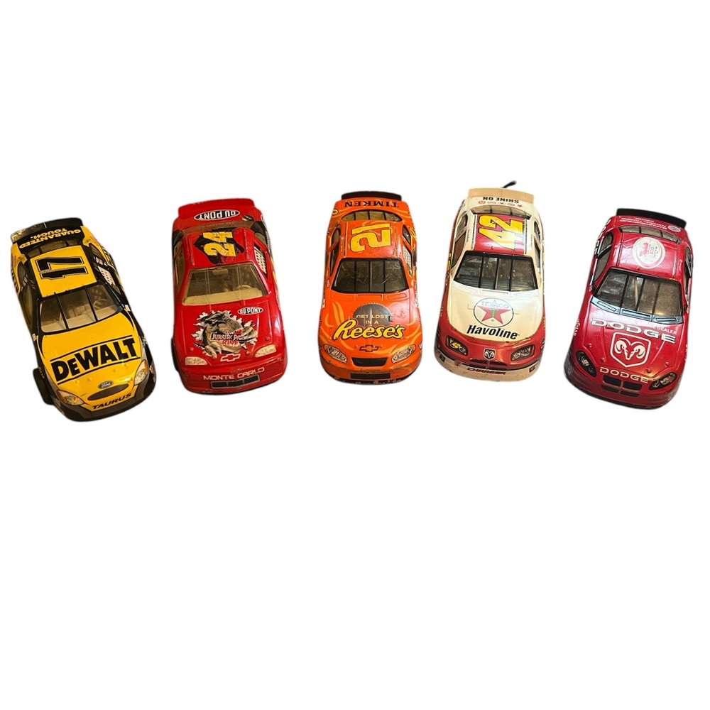 NASCAR COLLECTIBLES | 1:24 SCALE REPLICAS WINNERS CIRCLE DIECAST CARS